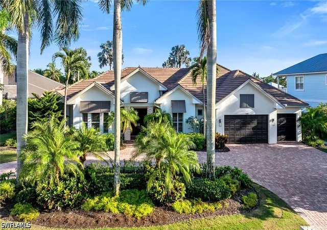 Photo 2 of Single family home for sale at 590 Putter Point Pl, Naples, FL 34103 | MLS# 226028623 | Listing updated on 2026-09-16
