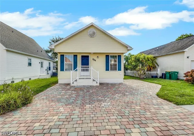 Photo 1 of Single family home for sale at 254 Leawood Cir, Naples, FL 34104 | MLS# 226029463 | Listing updated on 2026-09-19
