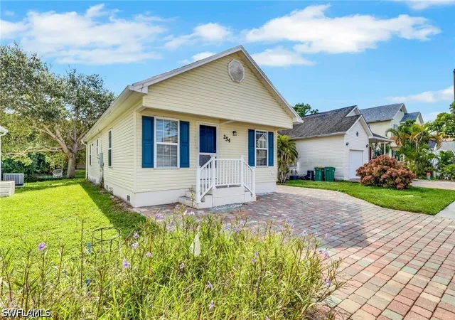 Photo 3 of Single family home for sale at 254 Leawood Cir, Naples, FL 34104 | MLS# 226029463 | Listing updated on 2026-09-19