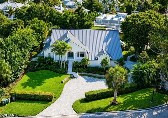 Photo 1 of Single family home for sale at 5042 Seahorse Ave, Naples, FL 34103 | MLS# 226029030 | Listing updated on 2026-09-14
