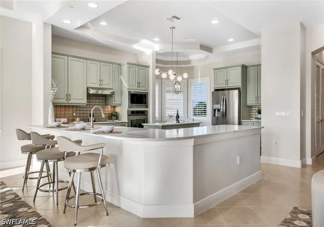 Listing Photo 5 - Condo for sale in building located at 534 Avellino Isles Cir, Naples, FL 34119 - Unit #8302