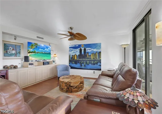 Listing Photo 4 - Condo for sale in building located at 5260 S Landings Dr, Fort Myers, FL 33919 - Unit #709
