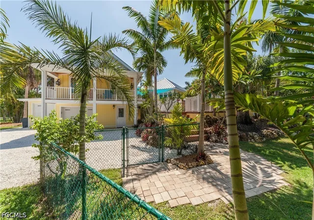 Photo 2 of Single family home for sale at 7146 Congdon Rd, Fort Myers, FL 33908 | MLS# 2026034699 | Listing updated on 2026-09-13