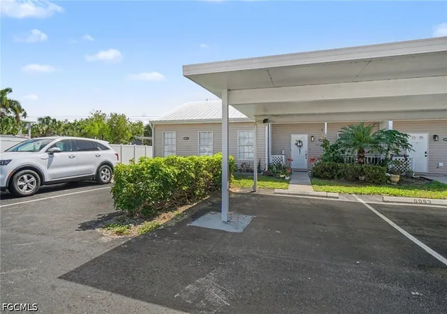 Photo 3 of Townhouse for sale at 6081 Lake Front Dr, Fort Myers, FL 33908 | MLS# 2026034707 | Listing updated on 2026-09-02