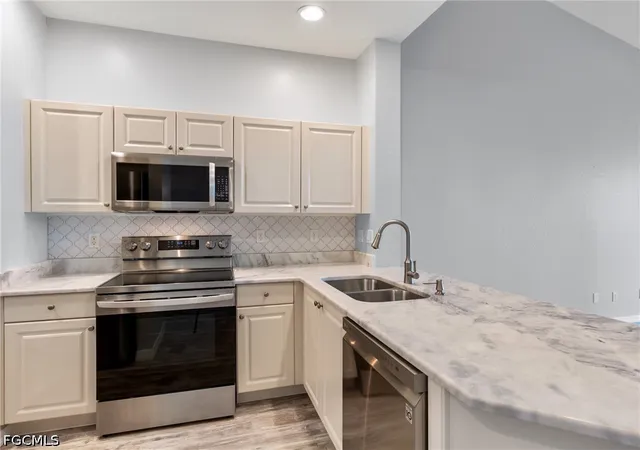Listing Photo 4 - Condo for sale in building located at 4231 Liron Ave, Fort Myers, FL 33916 - Unit #202