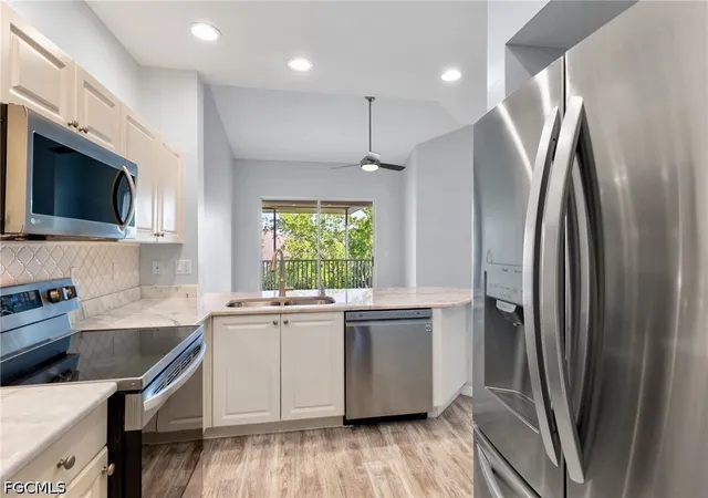 Listing Photo 5 - Condo for sale in building located at 4231 Liron Ave, Fort Myers, FL 33916 - Unit #202