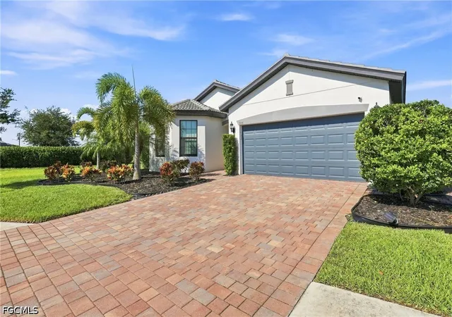 Photo 3 of Sale Pending at 3721 E Hampton Cir, Alva, FL 33920 | MLS# 2026034737 | Listing updated on 2026-09-22