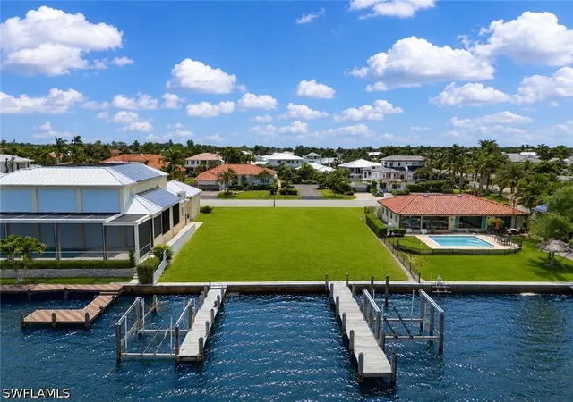 Photo 3 of Single family home for sale at 1535 Dolphin Ln, Naples, FL 34102 | MLS# 226029594 | Listing updated on 2026-09-12