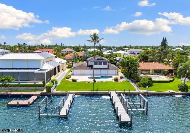 Photo 4 of Single family home for sale at 1535 Dolphin Ln, Naples, FL 34102 | MLS# 226029594 | Listing updated on 2026-10-16