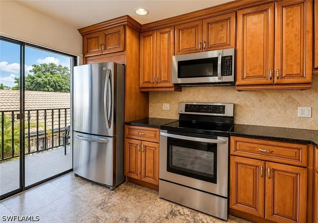 Listing Photo 4 - Condo for sale in building located at 3370 10Th St N, Naples, FL 34103 - Unit #1308