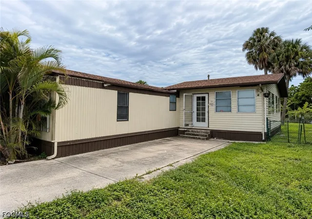 Photo 1 of Single family home for sale at 130 Lantern Pl, North Fort Myers, FL 33917 | MLS# 2026034786 | Listing updated on 2026-09-06