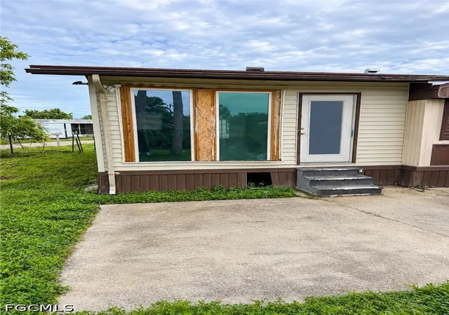 Photo 2 of Single family home for sale at 130 Lantern Pl, North Fort Myers, FL 33917 | MLS# 2026034786 | Listing updated on 2026-09-06