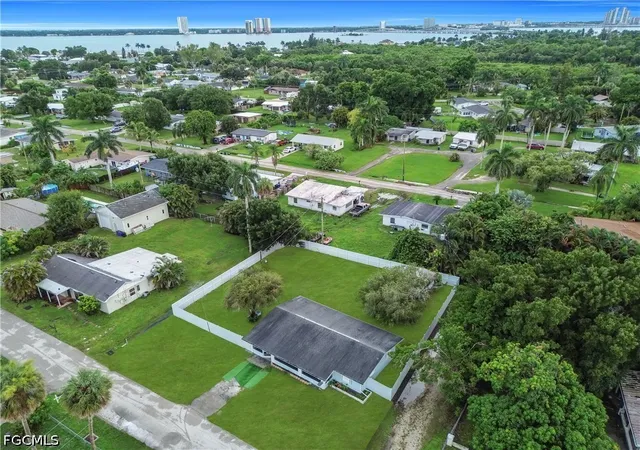 Photo 40 of Single family home for sale at 77 Glenmont Dr W, North Fort Myers, FL 33917 | MLS# 2026034832 | Listing updated on 2026-09-12