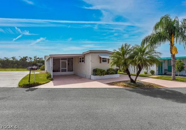 Photo 2 of Sale Pending at 37 Channel Ln, Fort Myers, FL 33905 | MLS# 2026034984 | Listing updated on 2026-09-10