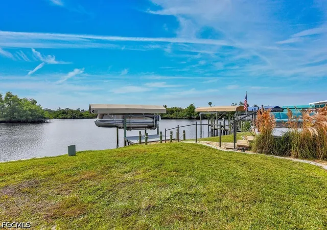 Photo 3 of Sale Pending at 37 Channel Ln, Fort Myers, FL 33905 | MLS# 2026034984 | Listing updated on 2026-09-10