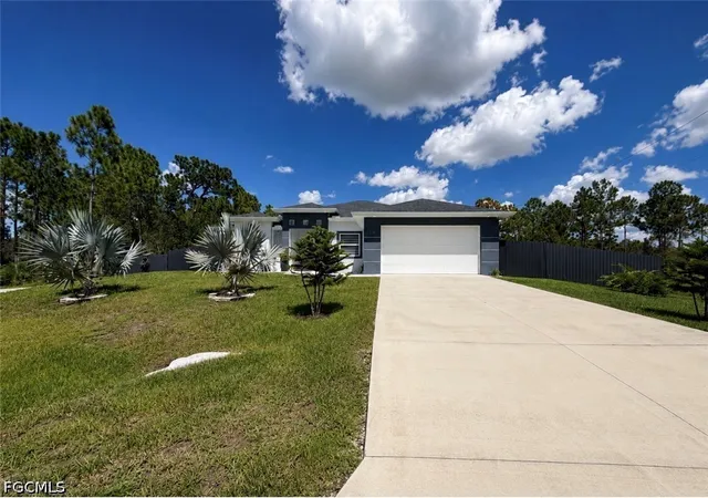 Photo 3 of Single family home for sale at 918 Dixie Ave, Lehigh Acres, FL 33972 | MLS# 2026035103 | Listing updated on 2026-10-13