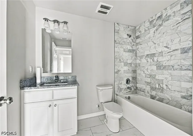 Listing Photo 2 - Condo for sale in building located at 1904/1906 French St, Fort Myers, FL 33916