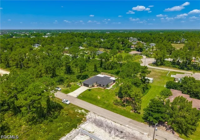 Photo 4 of Sale Pending at 927 Franklin St E, Lehigh Acres, FL 33974 | MLS# 2026035263 | Listing updated on 2026-10-12