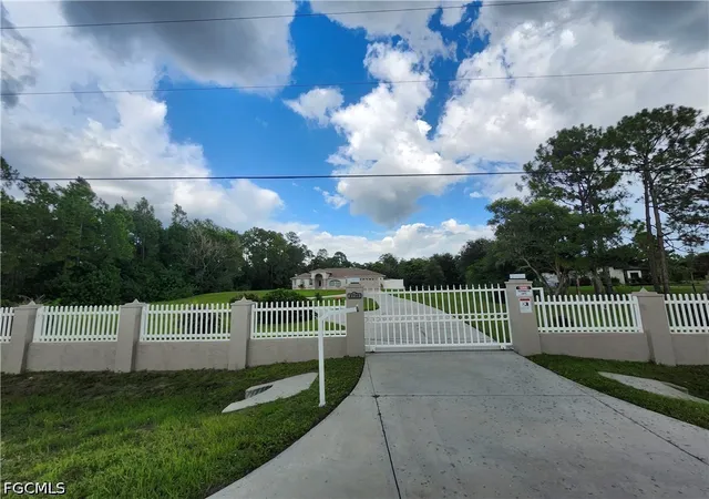 Photo 1 of Single family home for sale at 2730 2nd St Ne, Naples, FL 34120 | MLS# 2026035317 | Listing updated on 2026-09-08