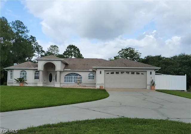 Photo 3 of Single family home for sale at 2730 2nd St Ne, Naples, FL 34120 | MLS# 2026035317 | Listing updated on 2026-09-08
