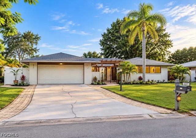 Photo 17 of Single family home for sale at 5687 Eichen Cir E, Fort Myers, FL 33919 | MLS# 2026035322 | Listing updated on 2026-09-11