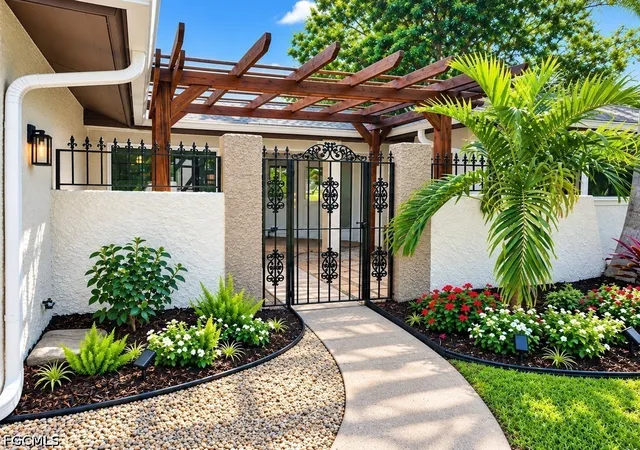 Photo 2 of Single family home for sale at 5687 Eichen Cir E, Fort Myers, FL 33919 | MLS# 2026035322 | Listing updated on 2026-09-20
