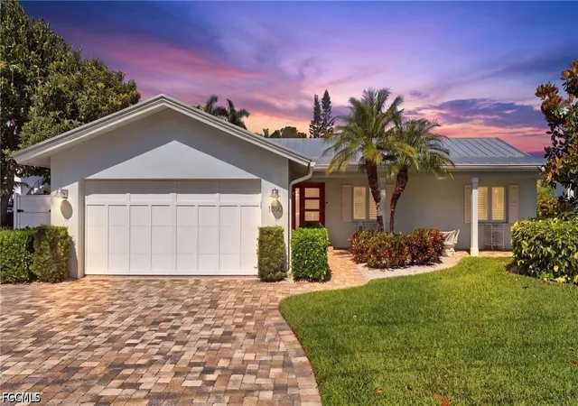 Photo 1 of Single family home for sale at 1590 Sandpiper St, Naples, FL 34102 | MLS# 2026035400 | Listing updated on 2026-09-13