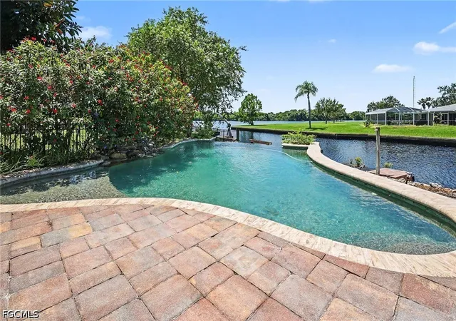 Photo 3 of Single family home for sale at 18071 Traverse Dr, Alva, FL 33920 | MLS# 2026035454 | Listing updated on 2026-10-03