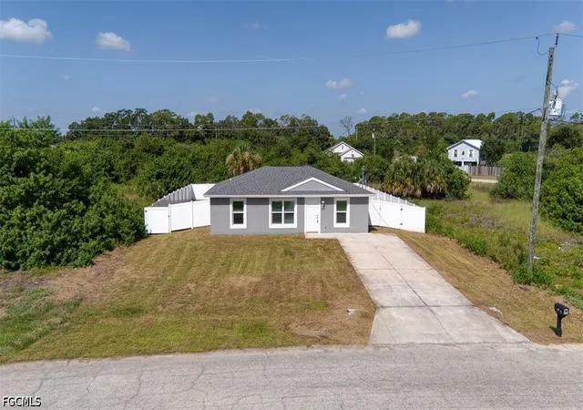 Photo 2 of Single family home for sale at 3113 Pebble Ln, Labelle, FL 33935 | MLS# 2026035514 | Listing updated on 2026-09-12