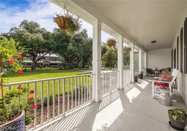 Photo 3 of Single family home for sale at 16450 Oakview Cir, Alva, FL 33920 | MLS# 2026035610 | Listing updated on 2026-09-14