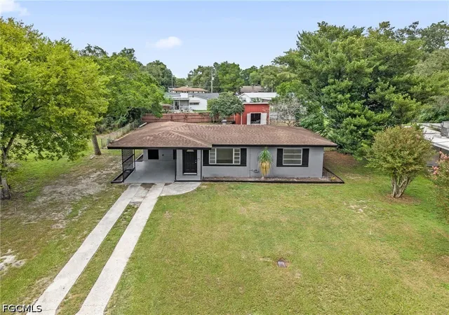 Photo 3 of Single family home for sale at 2012 Helms Ave, Leesburg, FL 34748 | MLS# 2026035614 | Listing updated on 2026-09-03