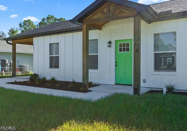 Photo 3 of Single family home for sale at 2004 Grayson Ave, Alva, FL 33920 | MLS# 2026035618 | Listing updated on 2026-10-05