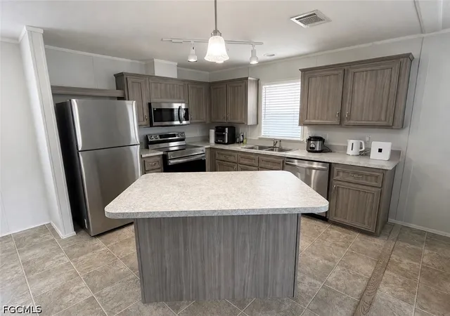 Photo 2 of Manufactured home for sale at 130 Avenida Del Sur, Clewiston, FL 33440 | MLS# 2026035660 | Listing updated on 2026-09-13