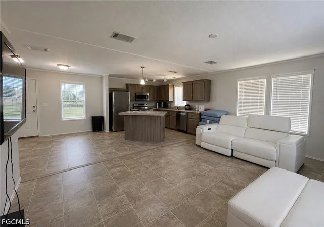 Photo 3 of Manufactured home for sale at 130 Avenida Del Sur, Clewiston, FL 33440 | MLS# 2026035660 | Listing updated on 2026-09-13