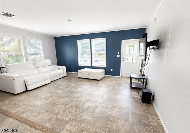Photo 3 of Manufactured home for sale at 130 Avenida Del Sur, Clewiston, FL 33440 | MLS# 2026035660 | Listing updated on 2026-09-13