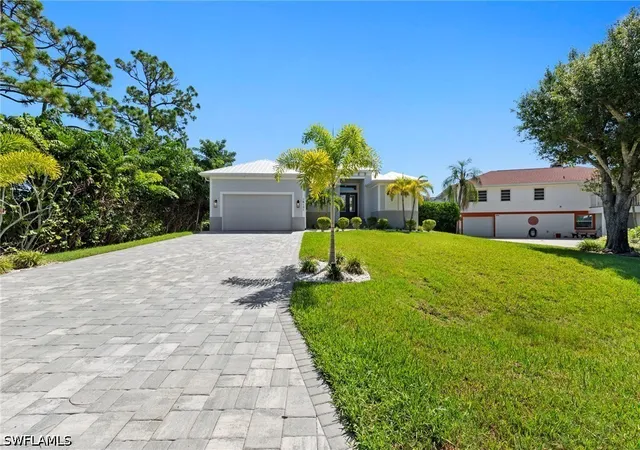 Photo 3 of Sale Pending at 18151 Parkridge Cir, Fort Myers, FL 33908 | MLS# 226030116 | Listing updated on 2026-09-01