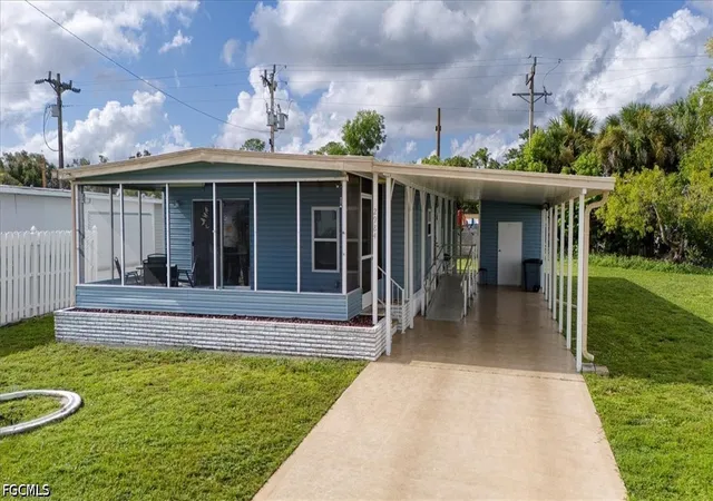 Photo 2 of Sale Pending at 2984 Longview Ln, North Fort Myers, FL 33917 | MLS# 2026035694 | Listing updated on 2026-10-20