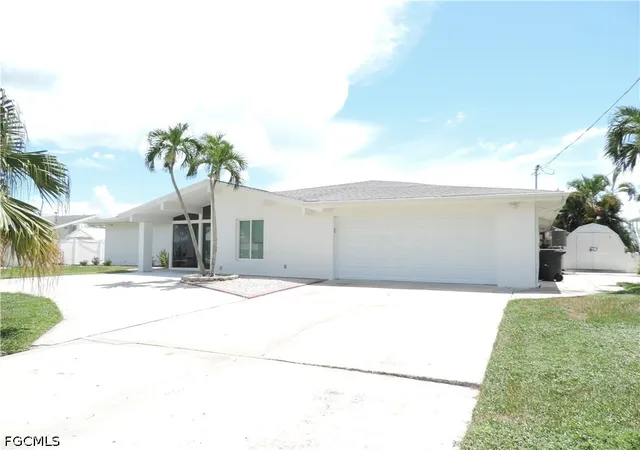 Photo 1 of Single family home for sale at 6401 Plumosa Ave, Fort Myers, FL 33908 | MLS# 2026035789 | Listing updated on 2026-09-02