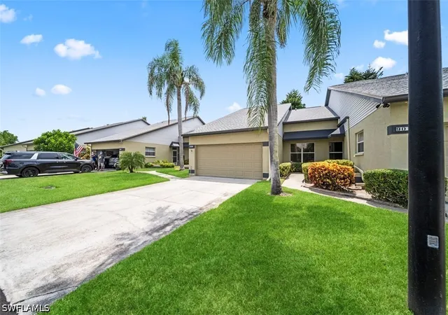 Photo 1 of Sale Pending at 902 Mcgregor Park Cir, Fort Myers, FL 33908 | MLS# 226030582 | Listing updated on 2026-09-03