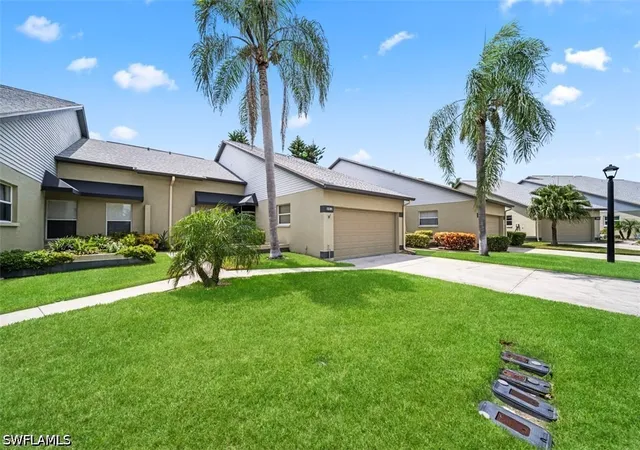 Photo 2 of Sale Pending at 902 Mcgregor Park Cir, Fort Myers, FL 33908 | MLS# 226030582 | Listing updated on 2026-09-03