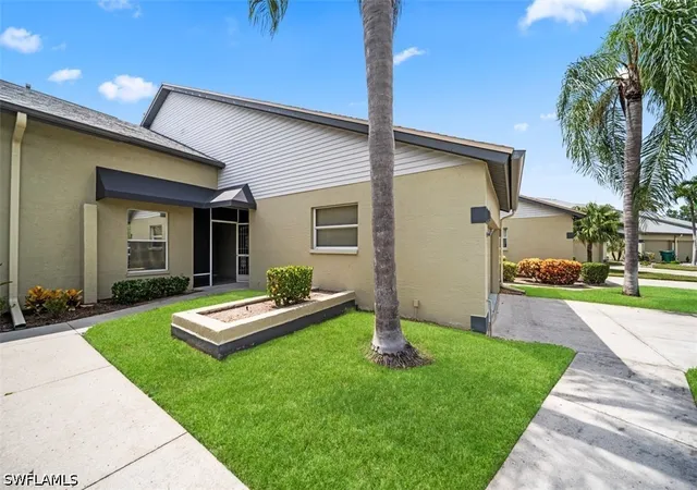 Photo 3 of Sale Pending at 902 Mcgregor Park Cir, Fort Myers, FL 33908 | MLS# 226030582 | Listing updated on 2026-09-03