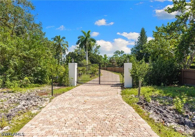 Photo 3 of Single family home for sale at 6521 Livingston Woods Ln, Naples, FL 34109 | MLS# 226025681 | Listing updated on 2026-09-05