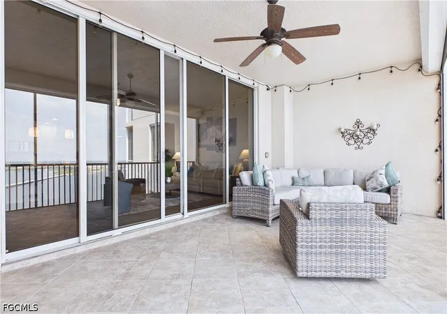 Listing Photo 2 - Condo for sale in building located at 2090 W First St, Fort Myers, FL 33901 - Unit #G2907