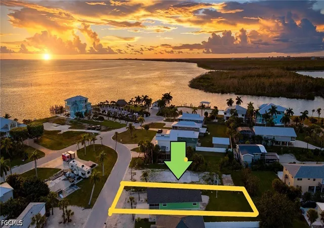 Photo 1 of Single family home for sale at 915 North St, Fort Myers Beach, FL 33931 | MLS# 2026035905 | Listing updated on 2026-09-03