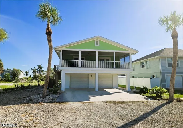 Photo 3 of Single family home for sale at 915 North St, Fort Myers Beach, FL 33931 | MLS# 2026035905 | Listing updated on 2026-09-03