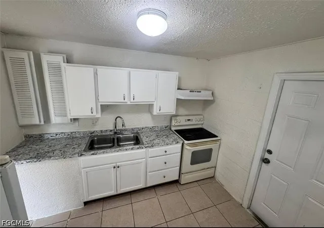 Photo 3 of House for sale at 2640 Saint Charles St, Fort Myers, FL 33916 | MLS# 2026035937 | Listing updated on 2026-10-16