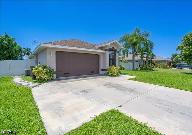 Photo 3 of Single family home for sale at 626 Retunda Pkwy W, Cape Coral, FL 33904 | MLS# 2026035979 | Listing updated on 2026-10-19