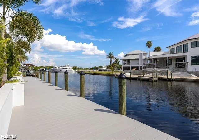 Photo 4 of Single family home for sale at 111 Montrose Dr, Fort Myers, FL 33919 | MLS# 2026036038 | Listing updated on 2026-09-16