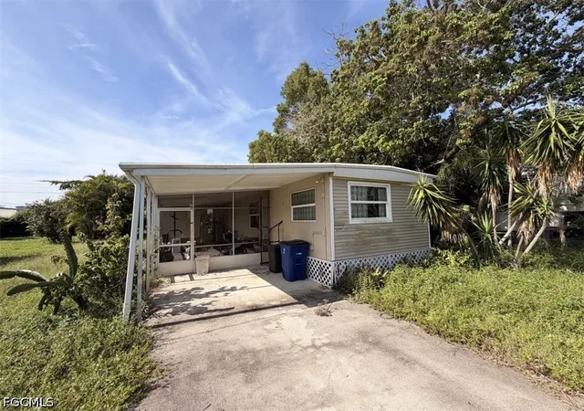 Photo 1 of Sale Pending at 2074 Flowers Dr, Fort Myers, FL 33907 | MLS# 2026036042 | Listing updated on 2026-09-03