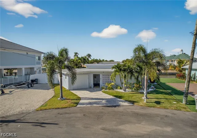 Photo 2 of Single family home for sale at 467 Madison Ct, Fort Myers Beach, FL 33931 | MLS# 2026036198 | Listing updated on 2026-09-12